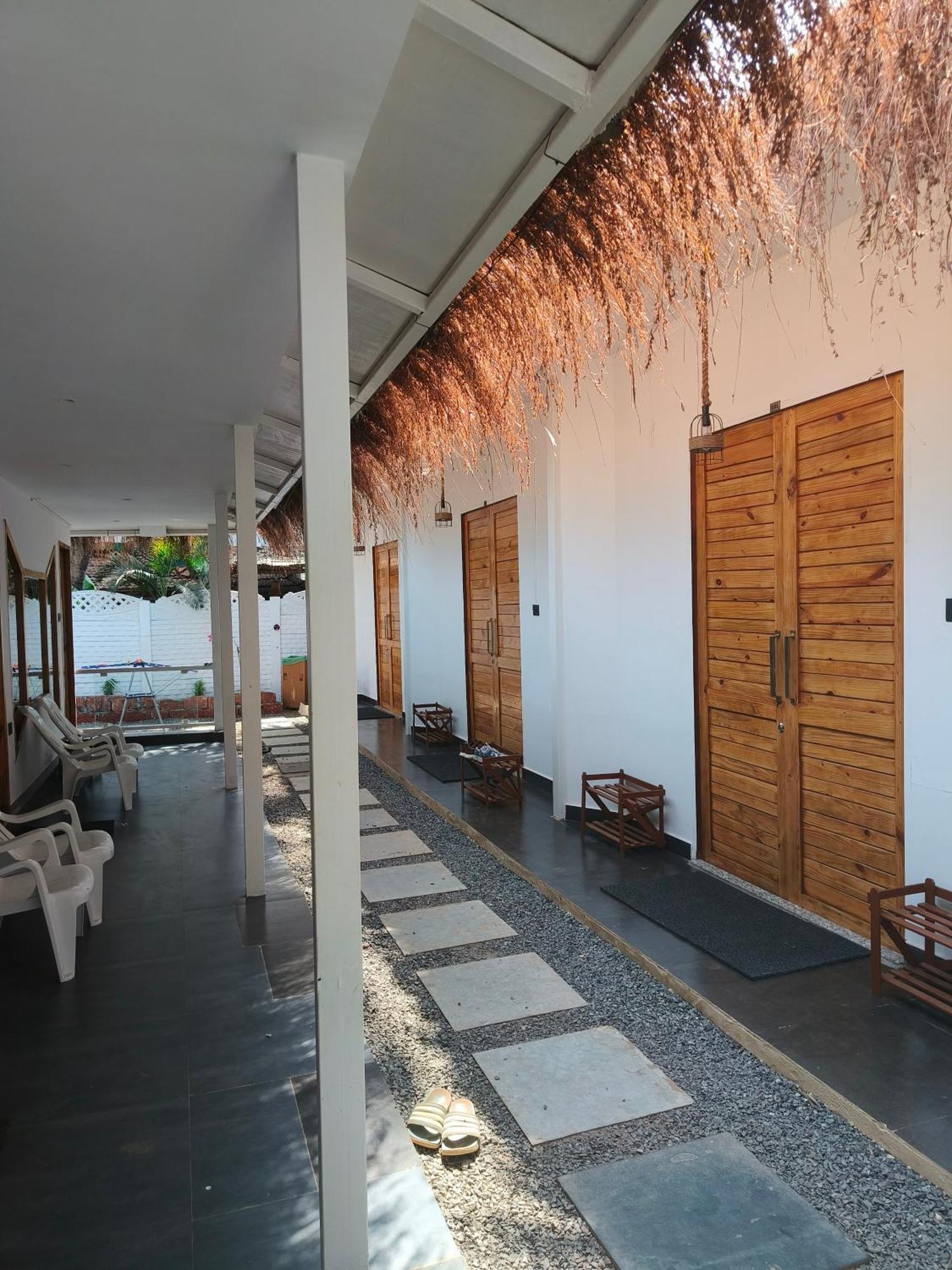 Aqua Ashwem Hotel *