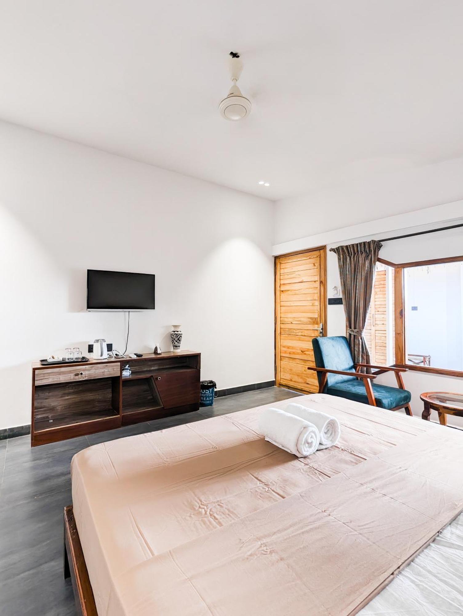 Aqua Ashwem Hotel