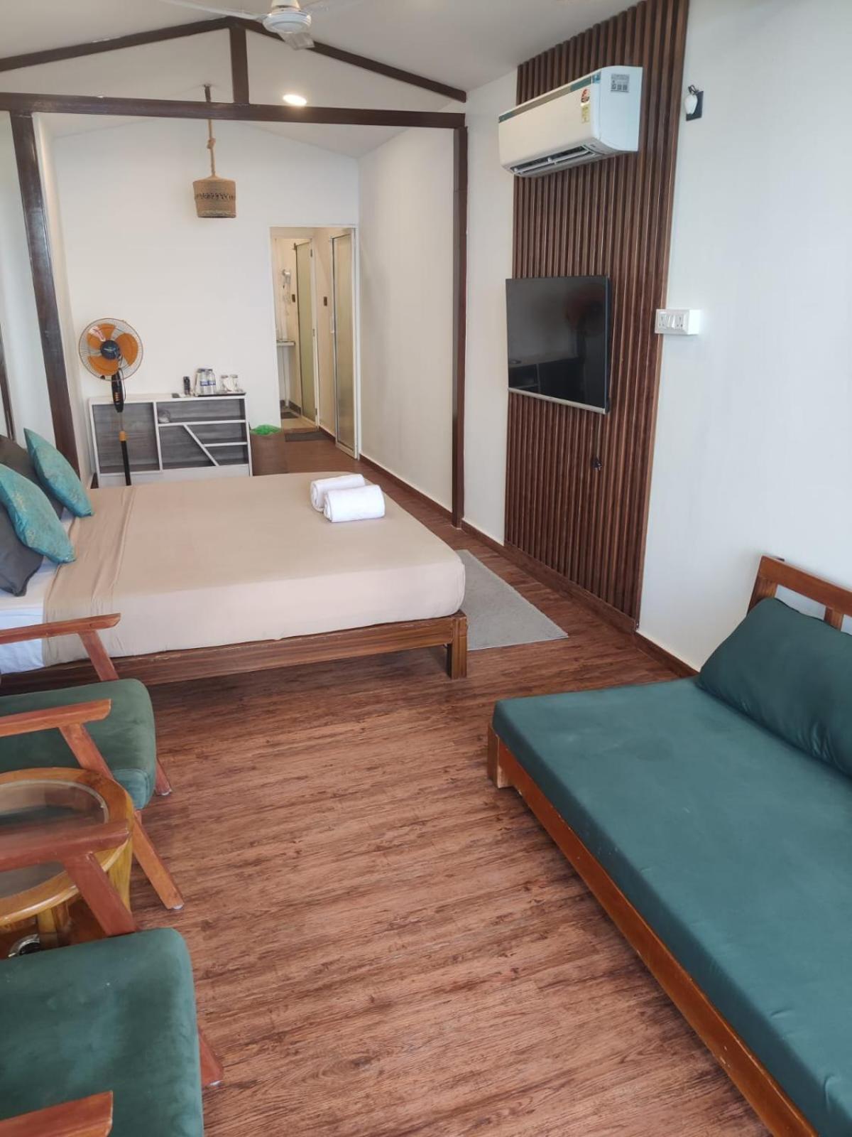 Aqua Ashwem Hotel *